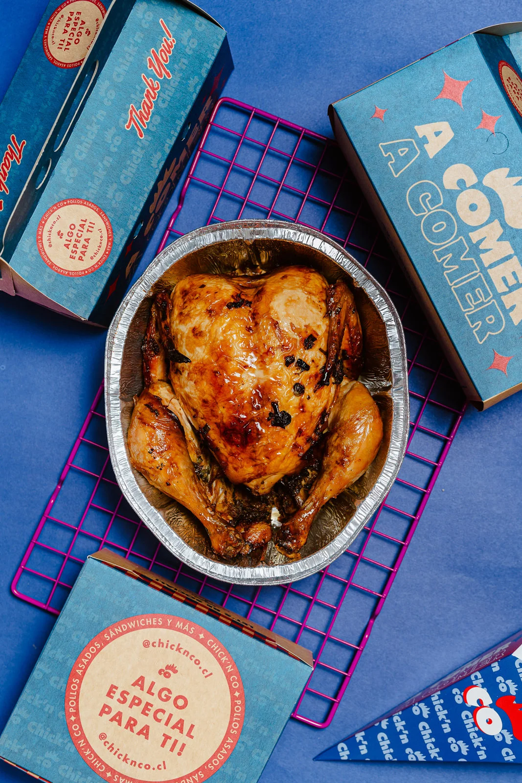 Fotografía gastronómica pollo rostizado embalaje delivery Santiago