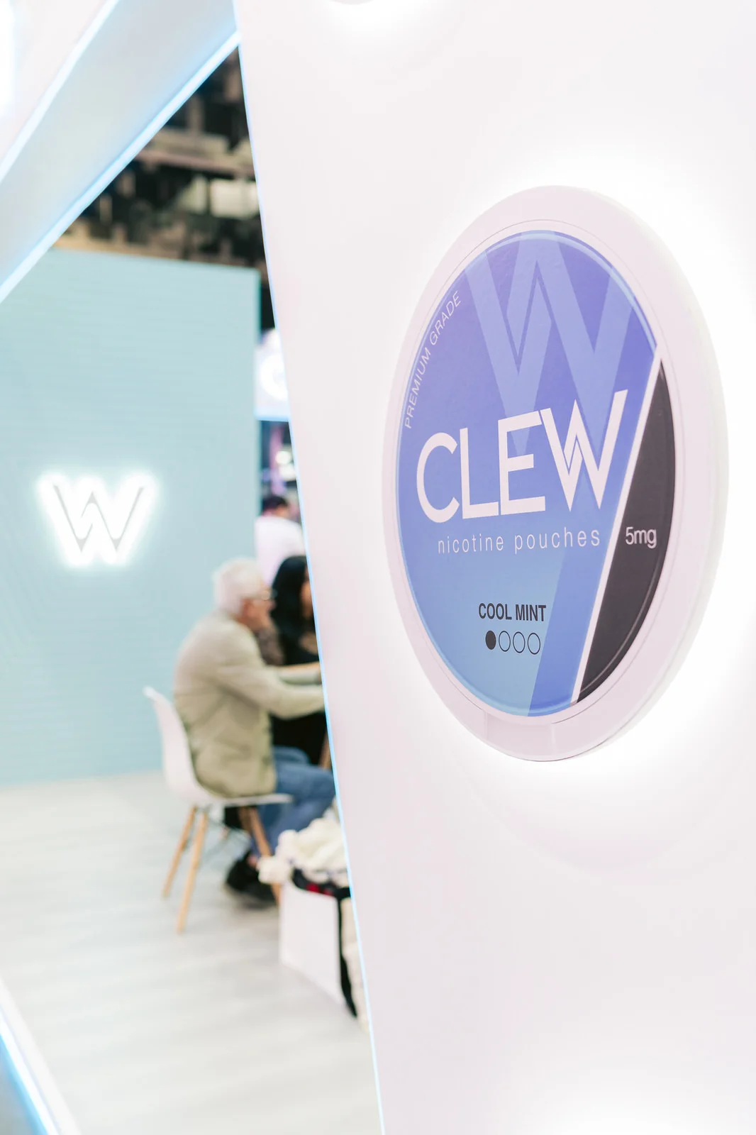 Clew World Vaper Show 2025 — grupo mujeres posando