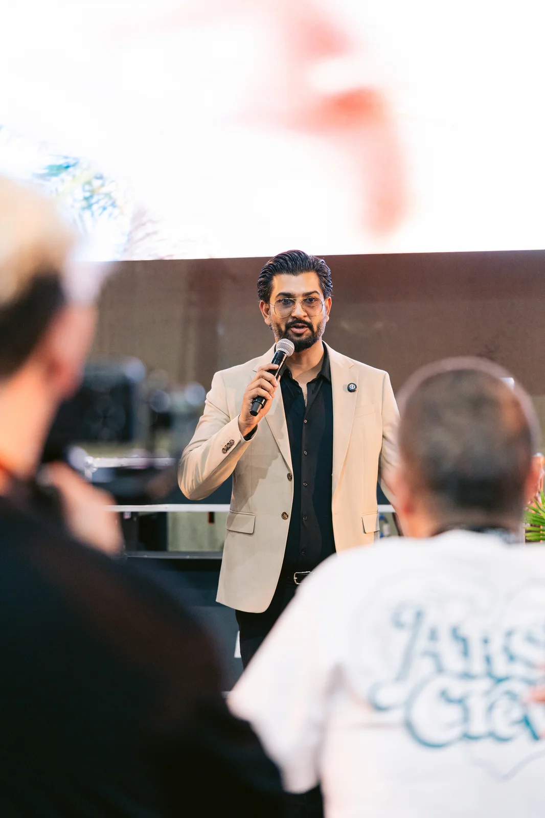 Clew World Vaper Show 2025 — presentacion microfono audiencia