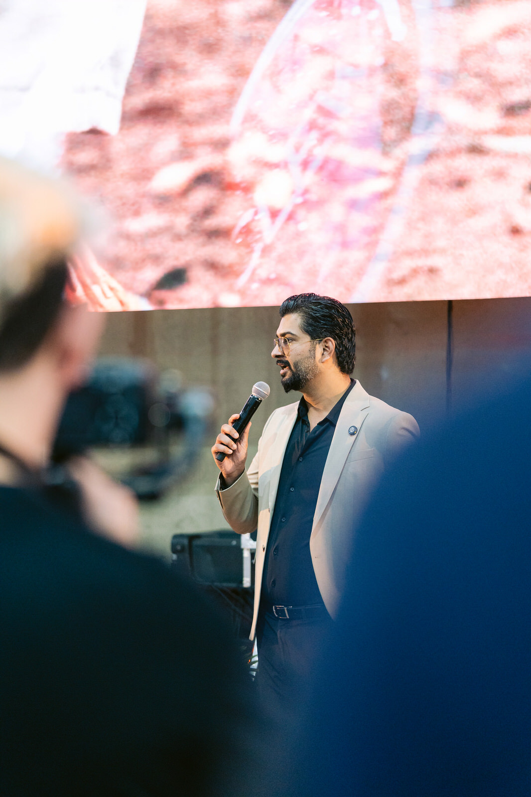 Clew World Vaper Show 2025 — presentacion microfono escenario
