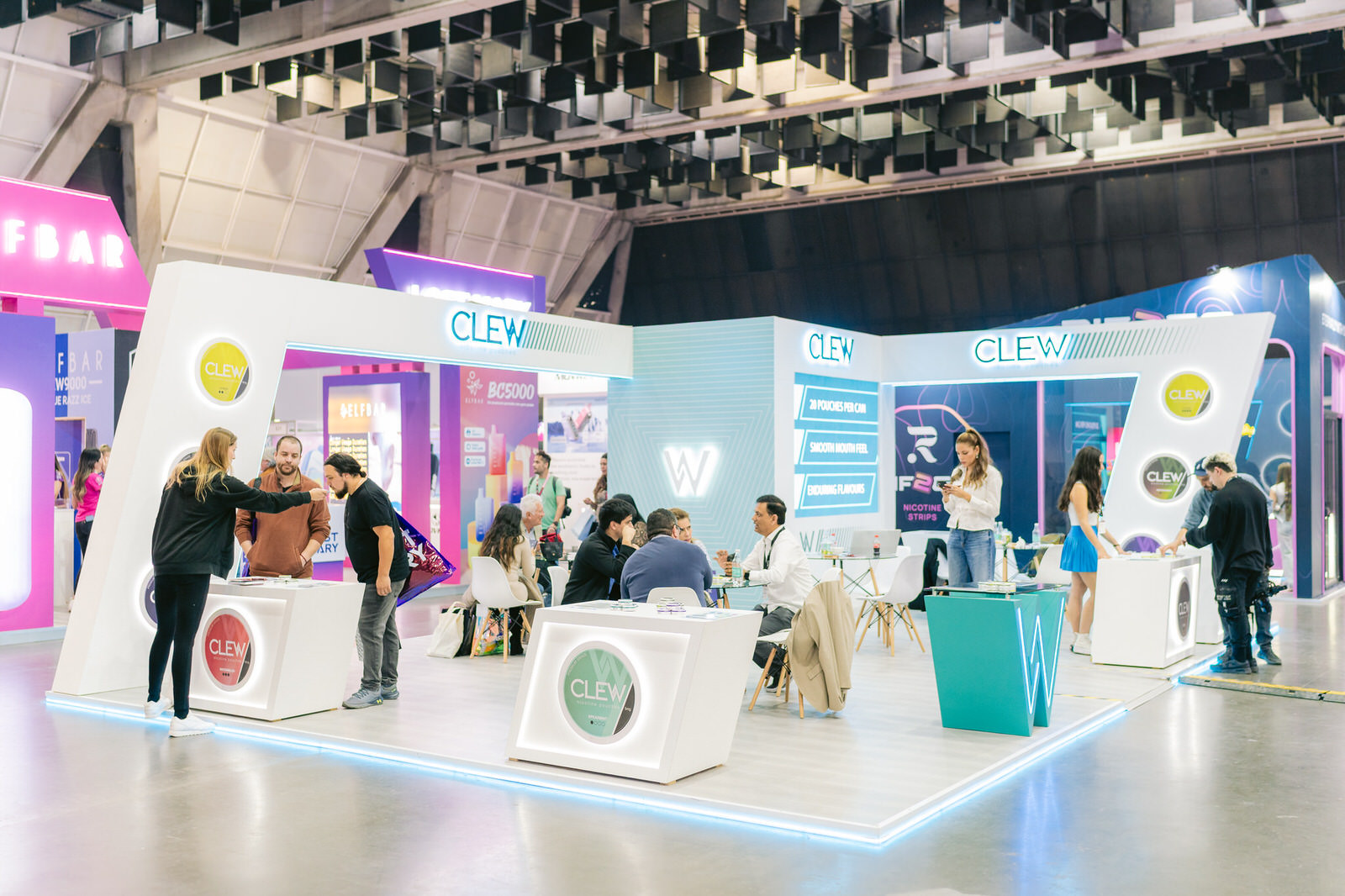 Clew World Vaper Show 2025 — stand general pasillo