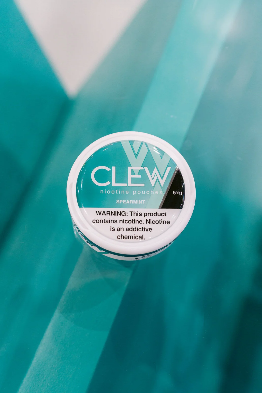 Clew World Vaper Show 2025 — superficie turquesa logo
