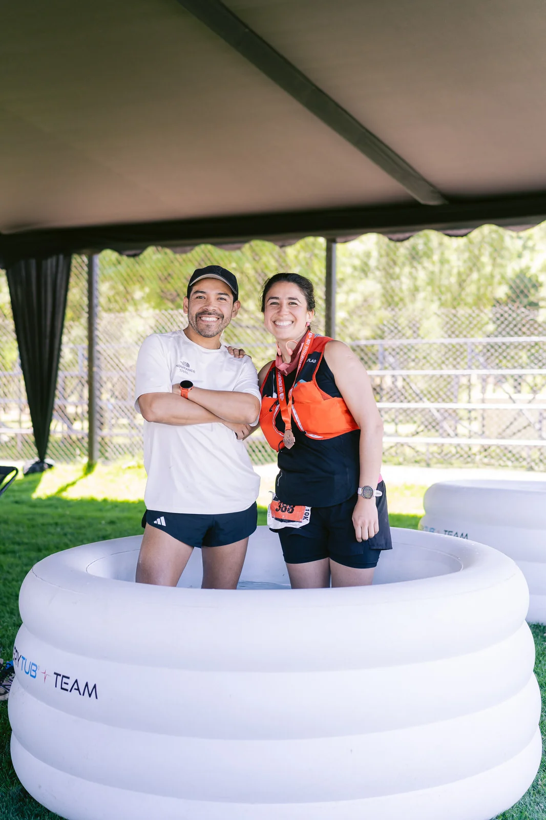 Kifit TNF Endurance Trail 2025 — atletas piscina inflable pareja