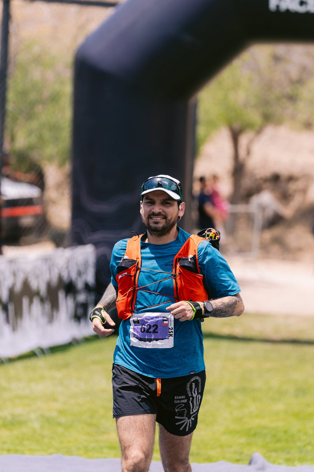 Kifit TNF Endurance Trail 2025 — corredor chaleco hidratacion arco