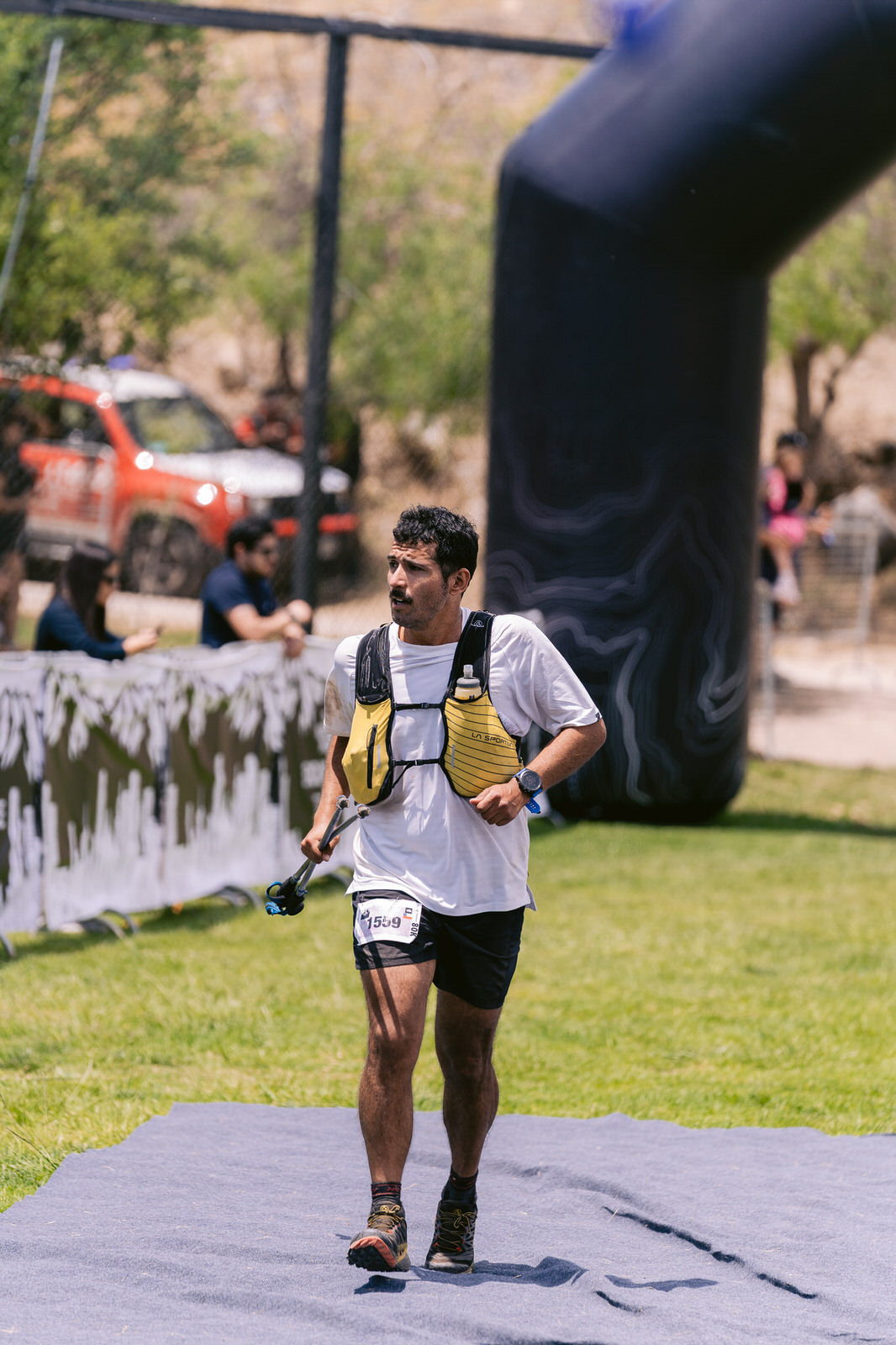 Kifit TNF Endurance Trail 2025 — corredor chaleco llegada 1