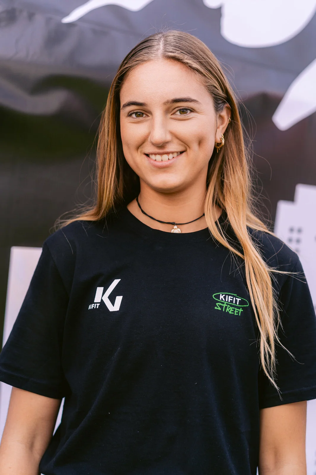Kifit TNF Endurance Trail 2025 — retrato mujer rubia kifit