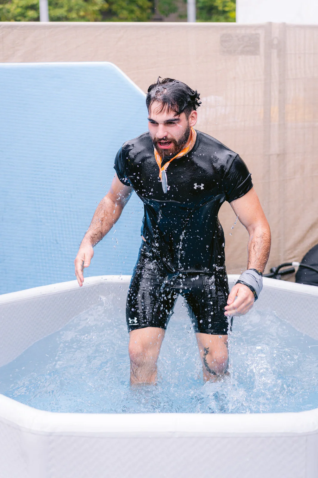 Maratón de Santiago 2025 — atleta hombre tina hielo medalla 1