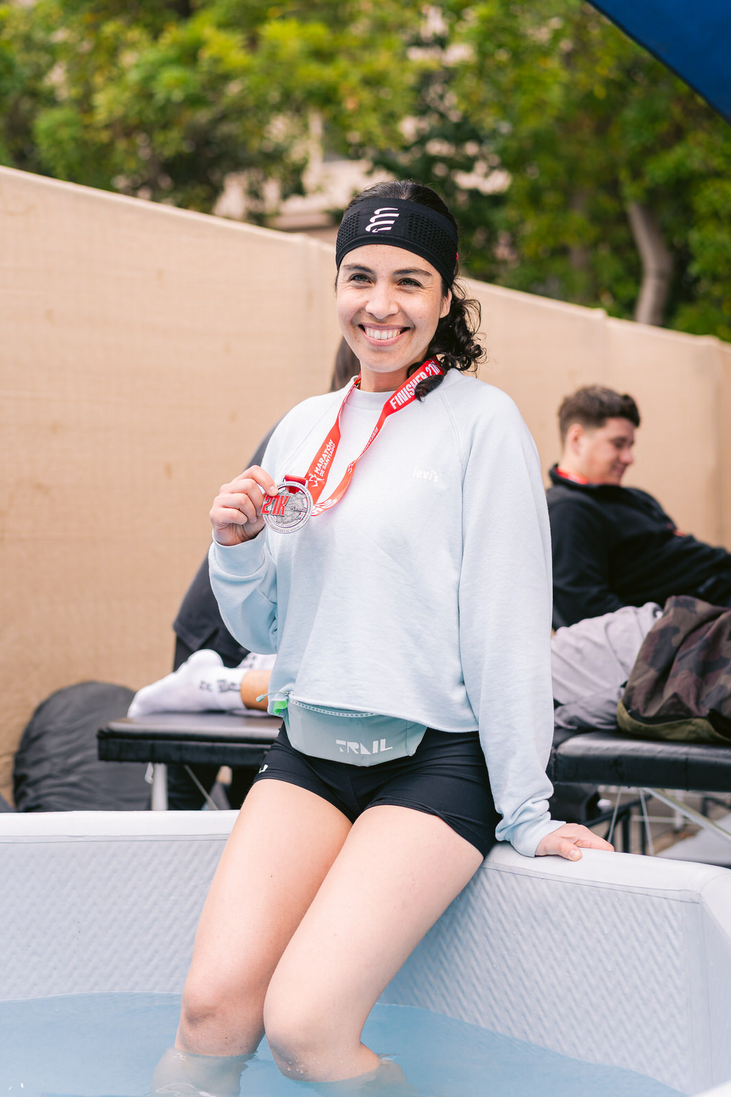Maratón de Santiago 2025 — atleta mujer borde tina hielo