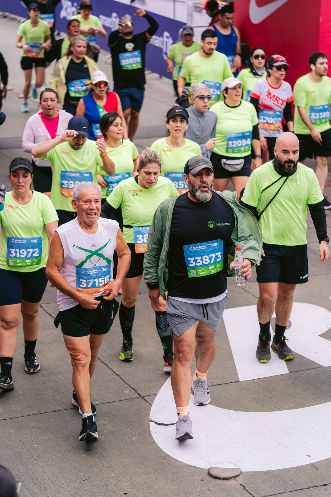 Maratón de Santiago 2025 — corredores grupo medal finishers