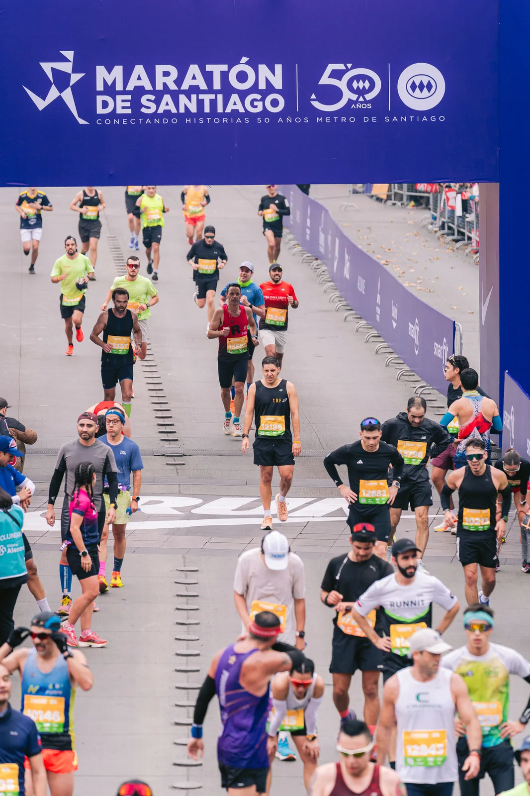 Maratón de Santiago 2025 — corredores grupo meta 50 aniversario