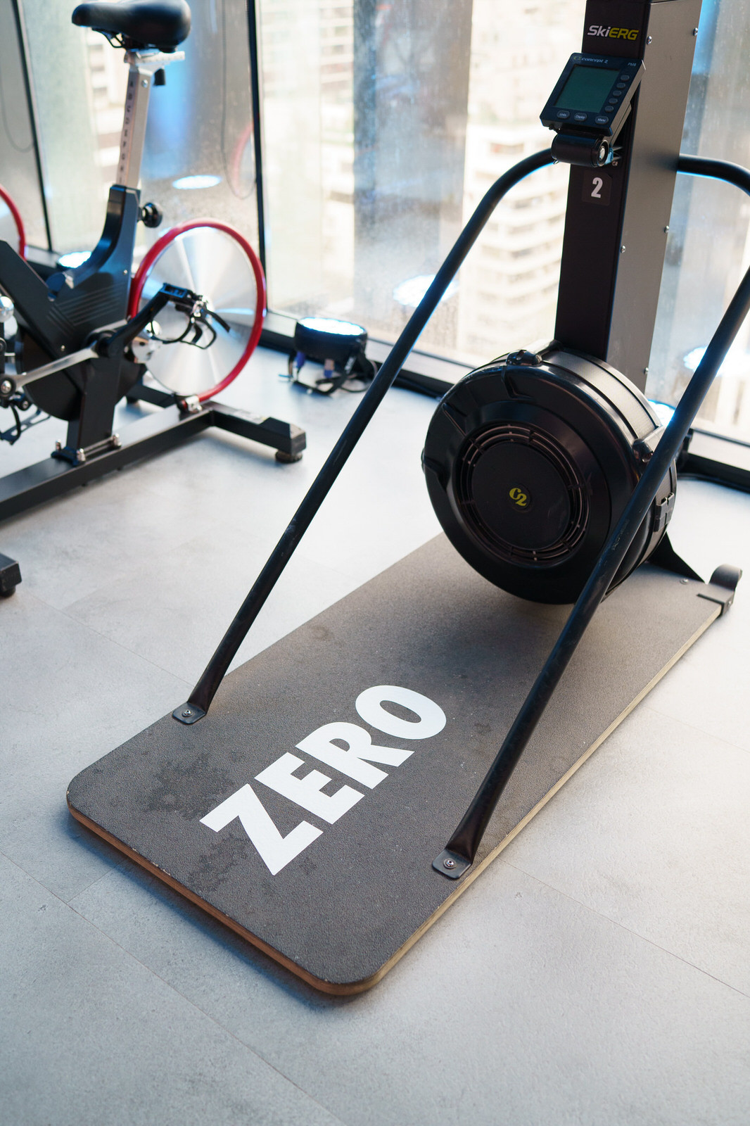 Red Bull RB Zero — mat zero logo primer plano