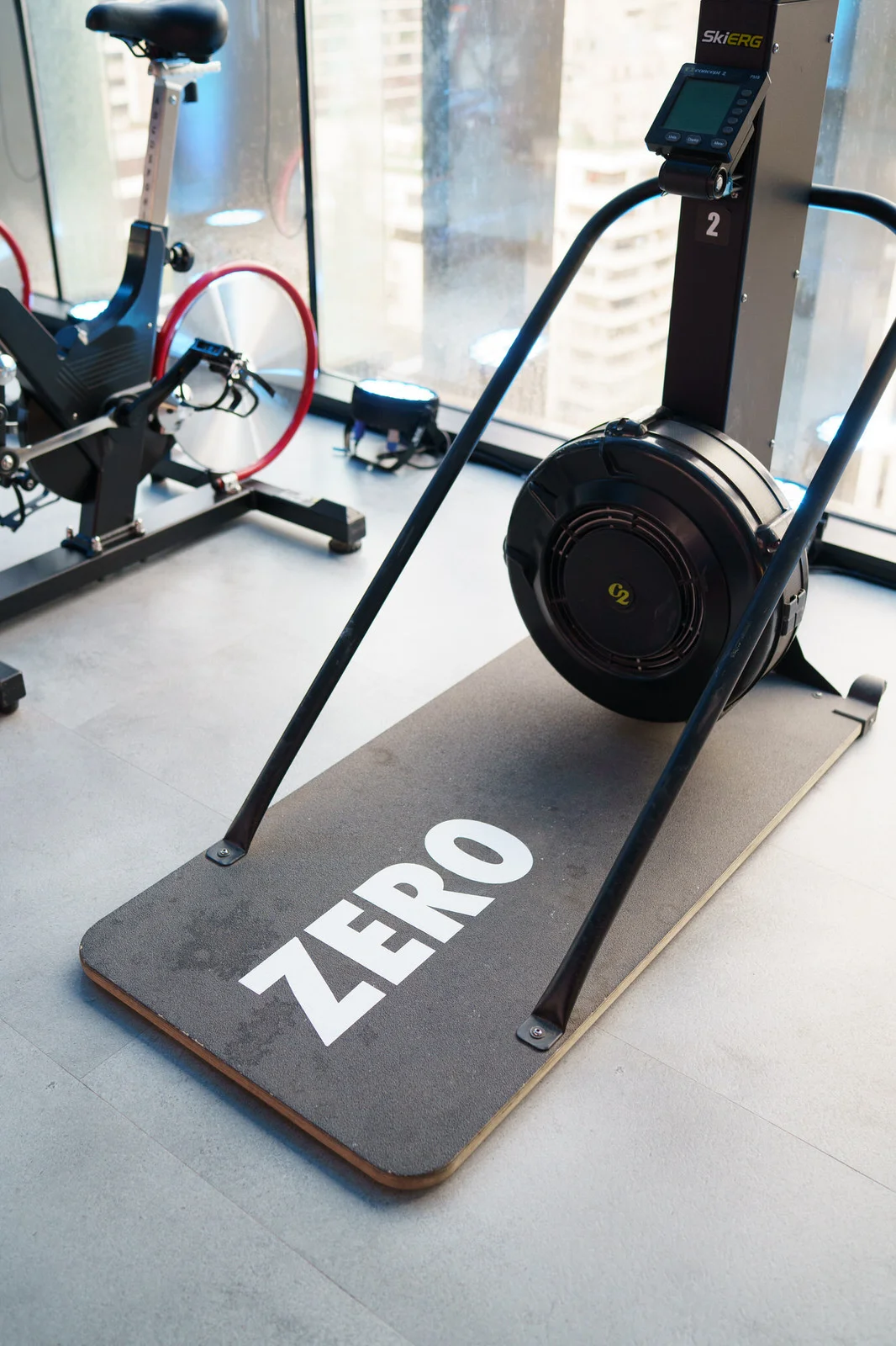 Red Bull RB Zero — mat zero logo primer plano