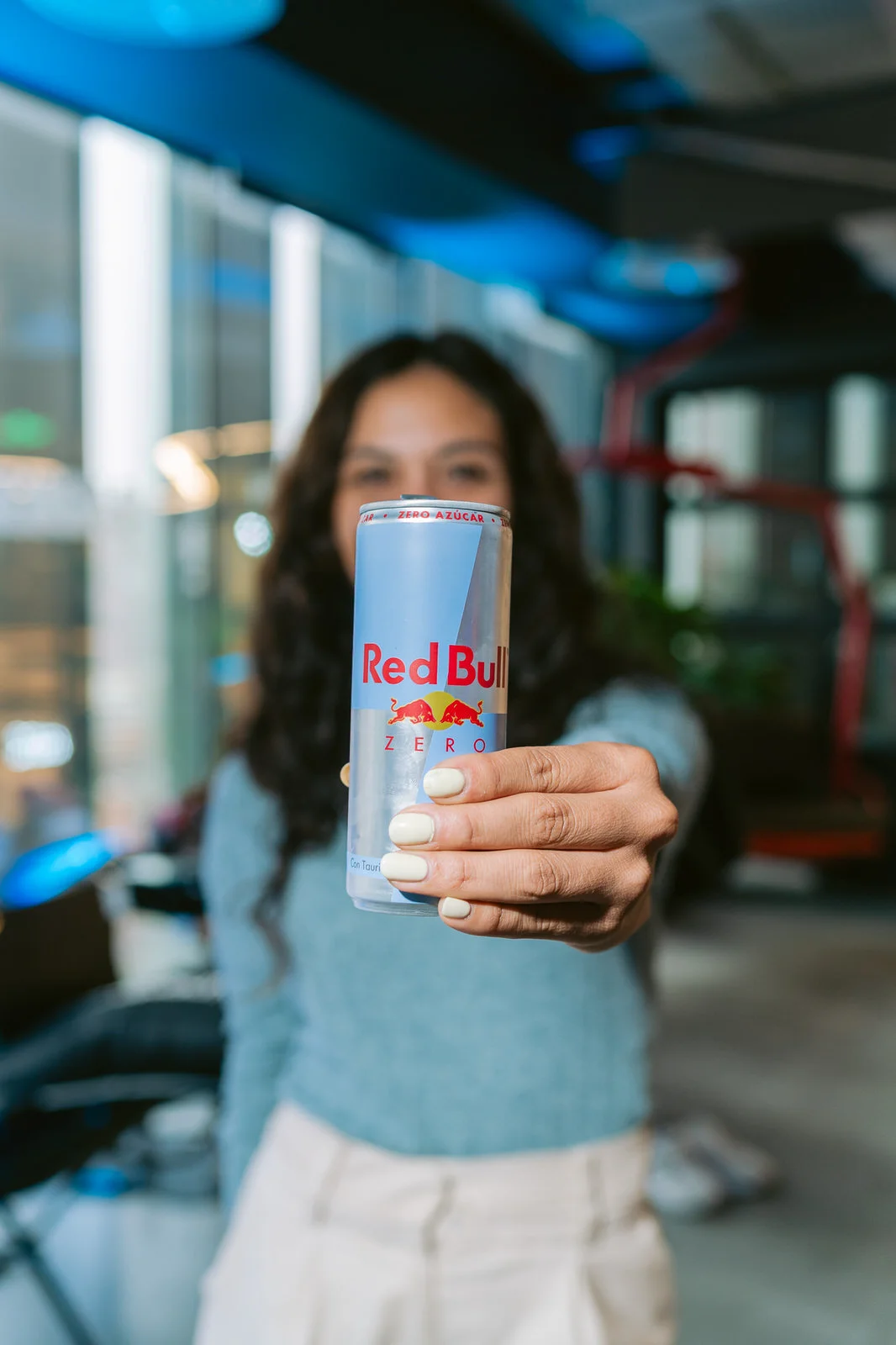 Red Bull RB Zero — mujer can red bull rb zero