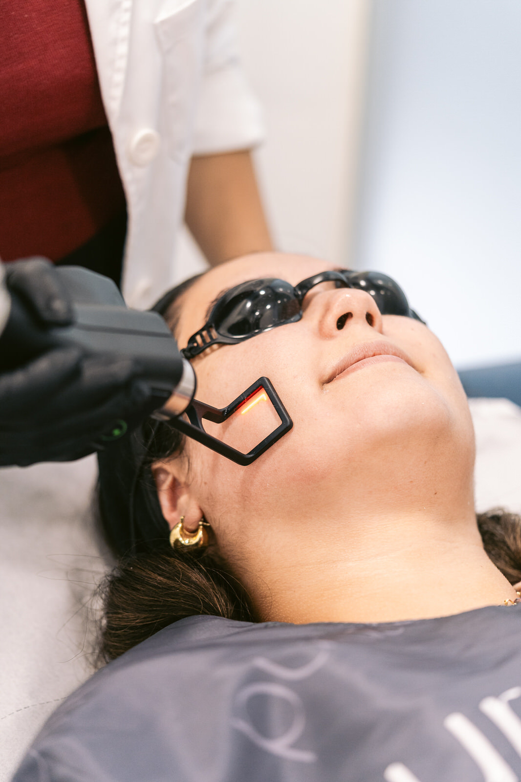 CDM Medical — Geneo gafas proteccion paciente