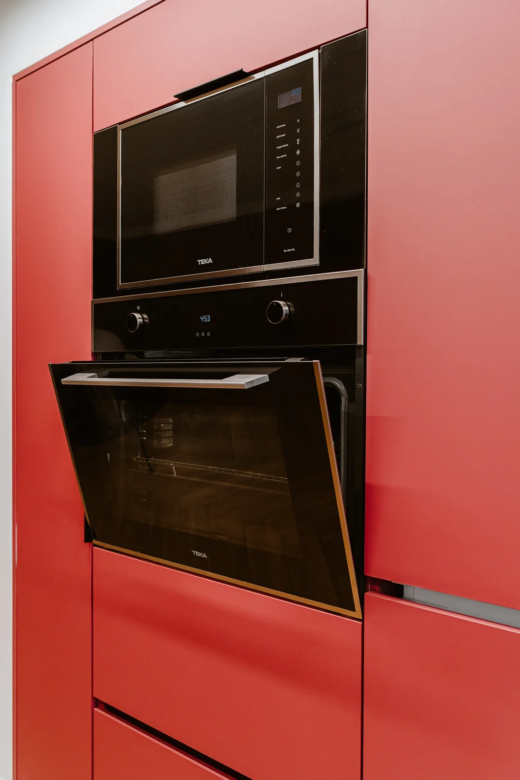 Video — mueble rojo con horno empotrado, Cassone La Luma