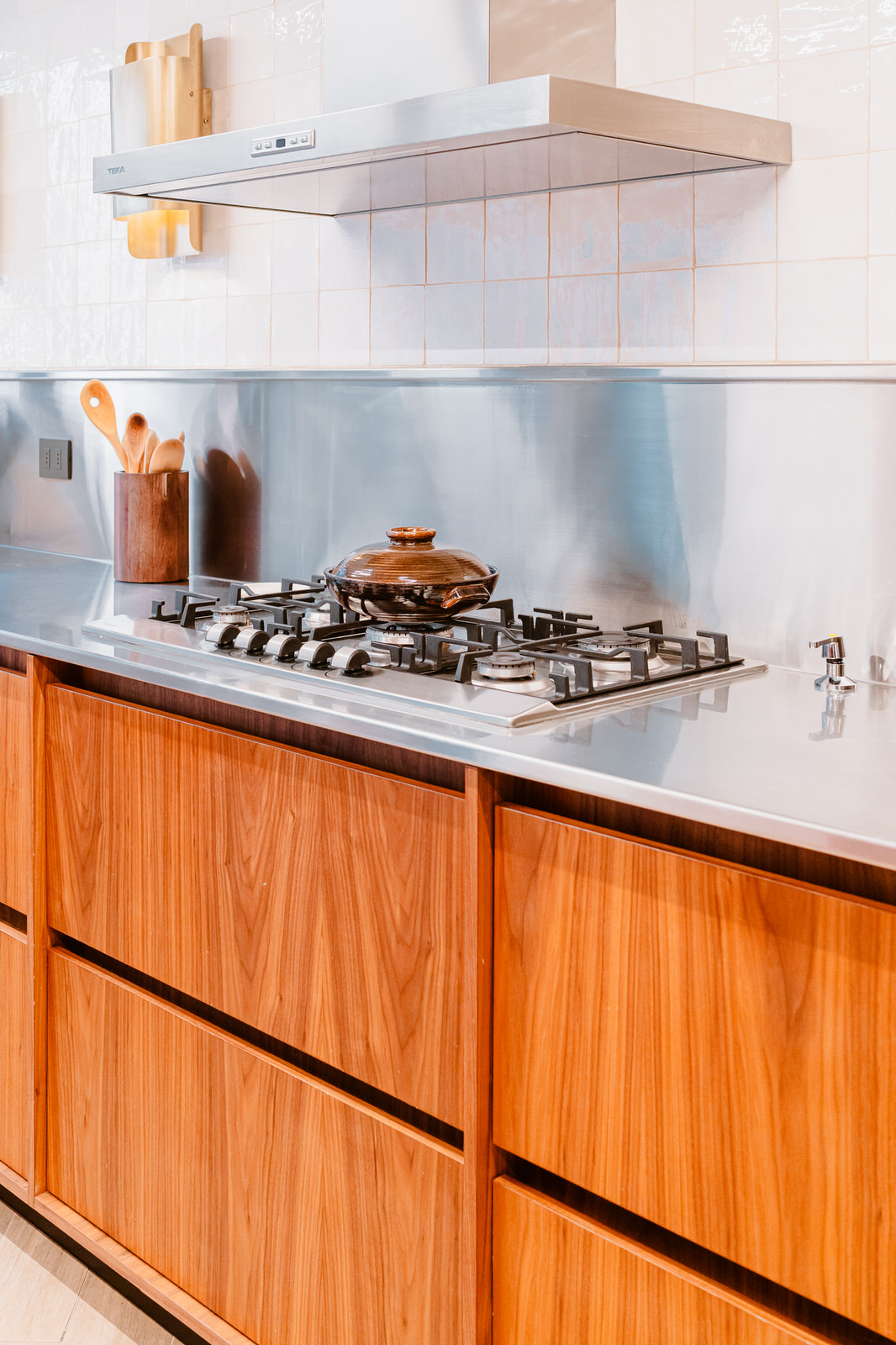 Cocina lineal con encimera a gas, Cassone La Luma