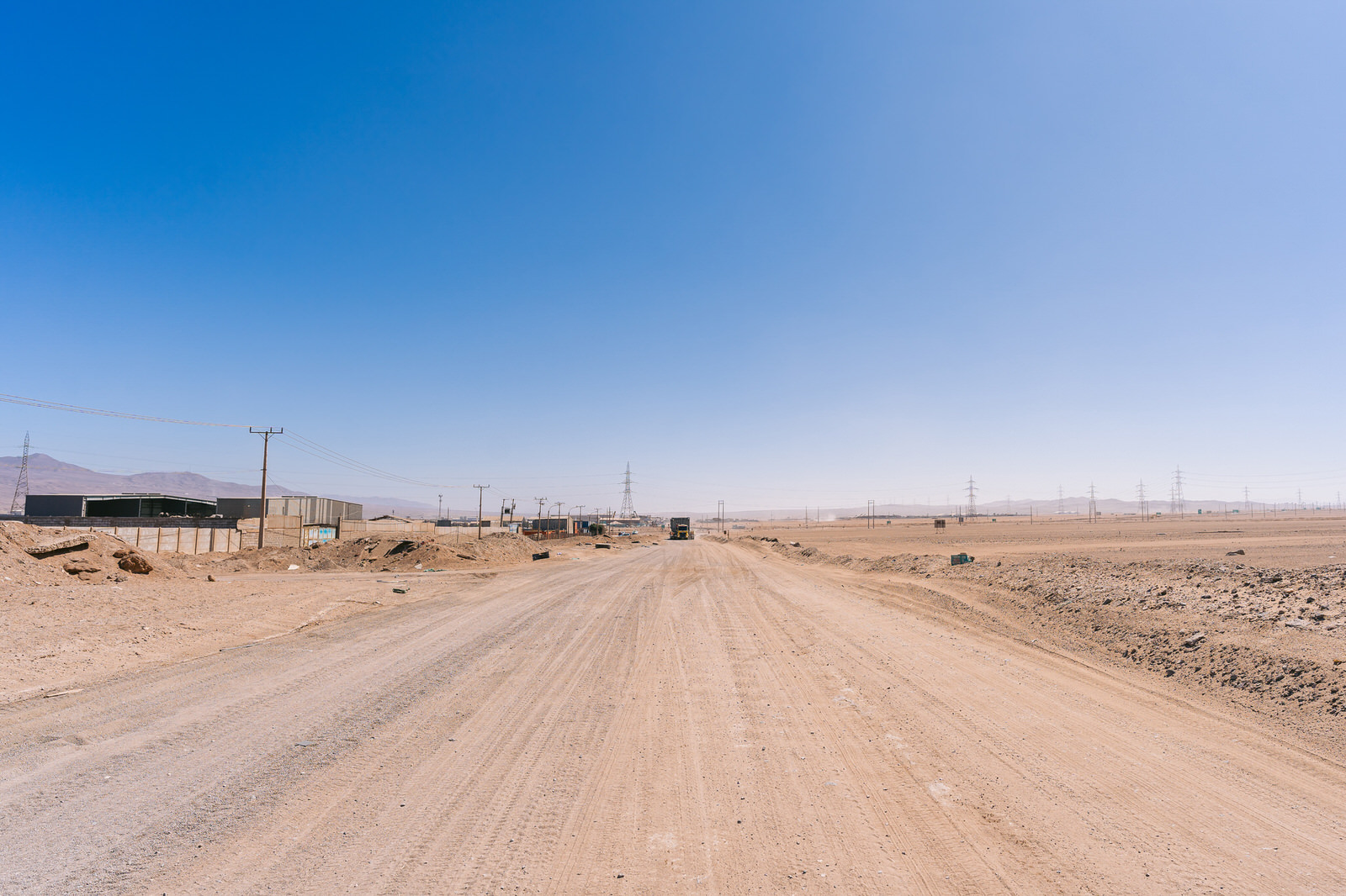 WEG Transformador Antofagasta — camino desierto vacio