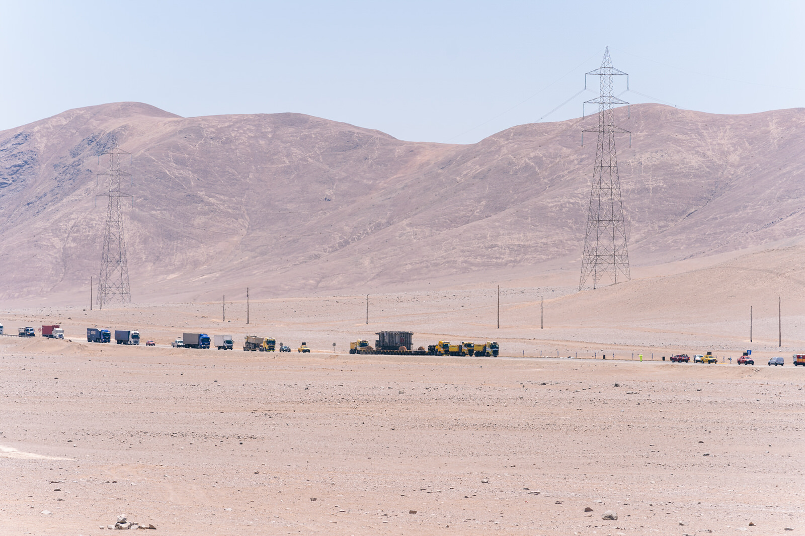 WEG Transformador Antofagasta — cerros desierto torres lejanas