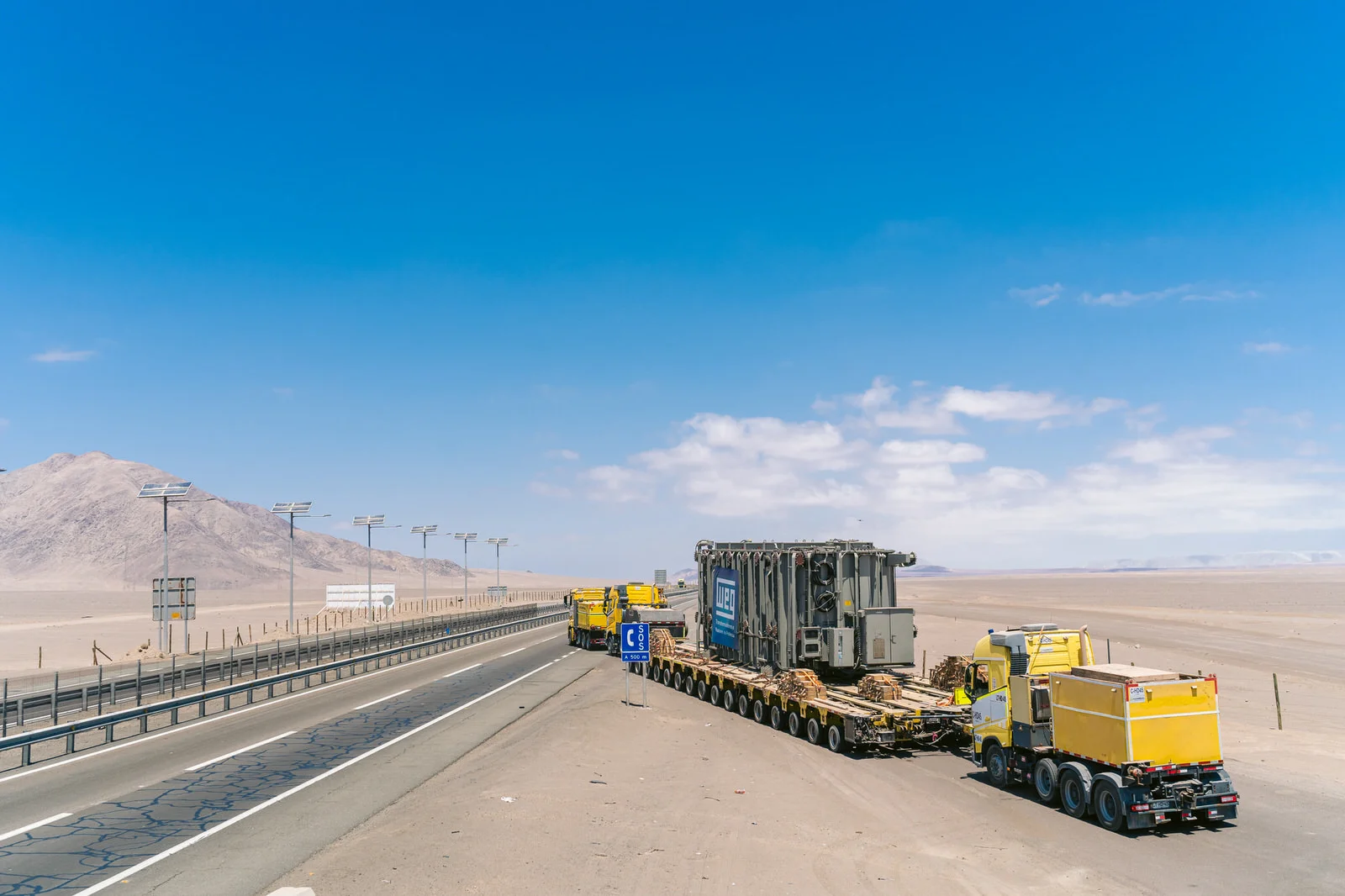 WEG Transformador Antofagasta — convoy carretera baranda
