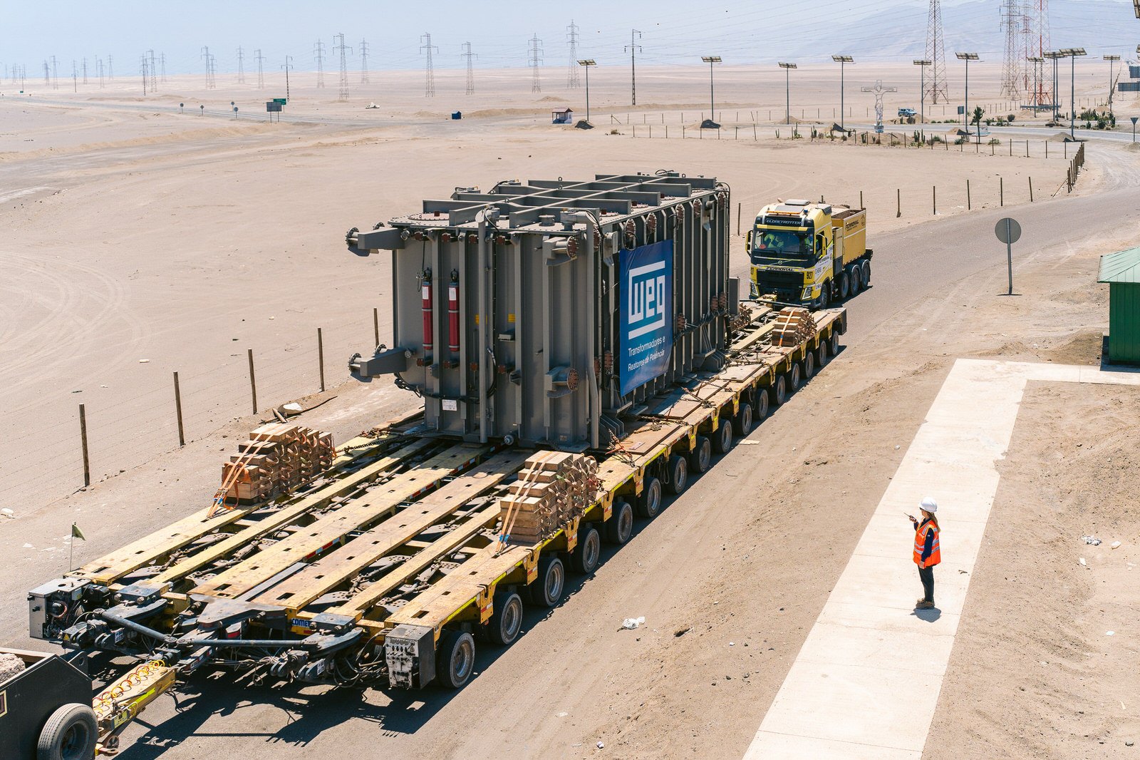 WEG Transformador Antofagasta — convoy transformador trabajador