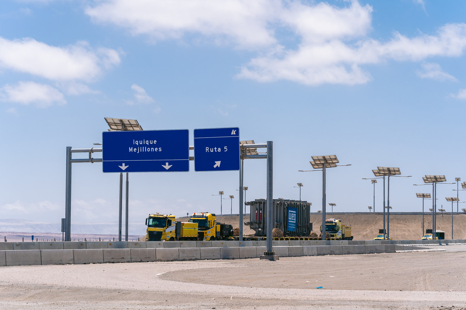 WEG Transformador Antofagasta — senaletica carretera desierto 2