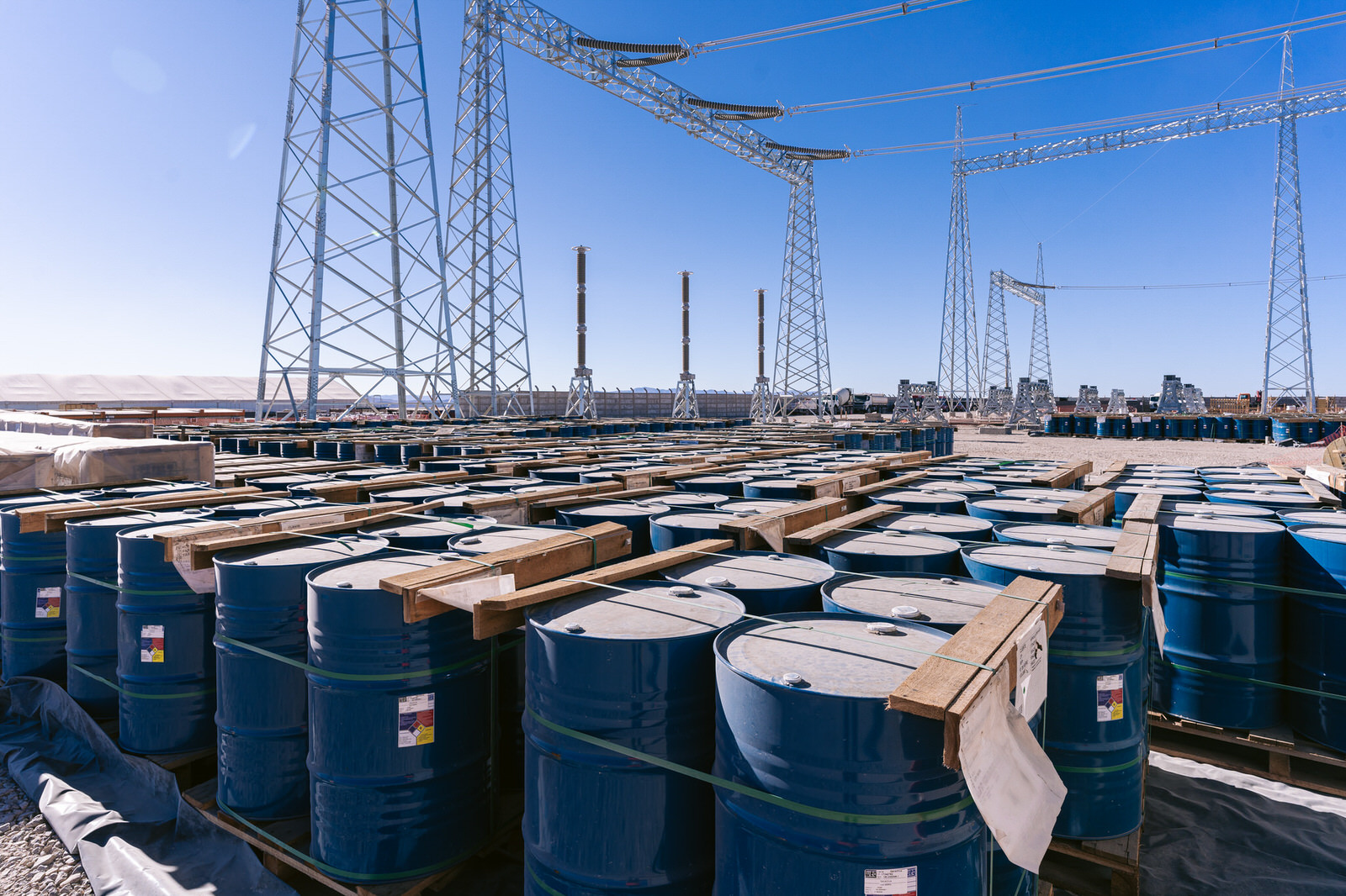 WEG Transformador Antofagasta — tambores aceite construccion subestacion