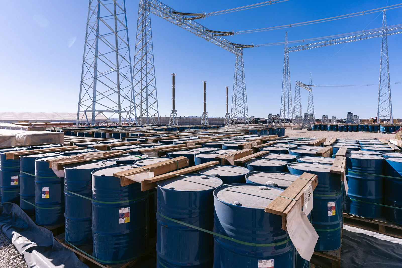 WEG Transformador Antofagasta — tambores aceite construccion subestacion
