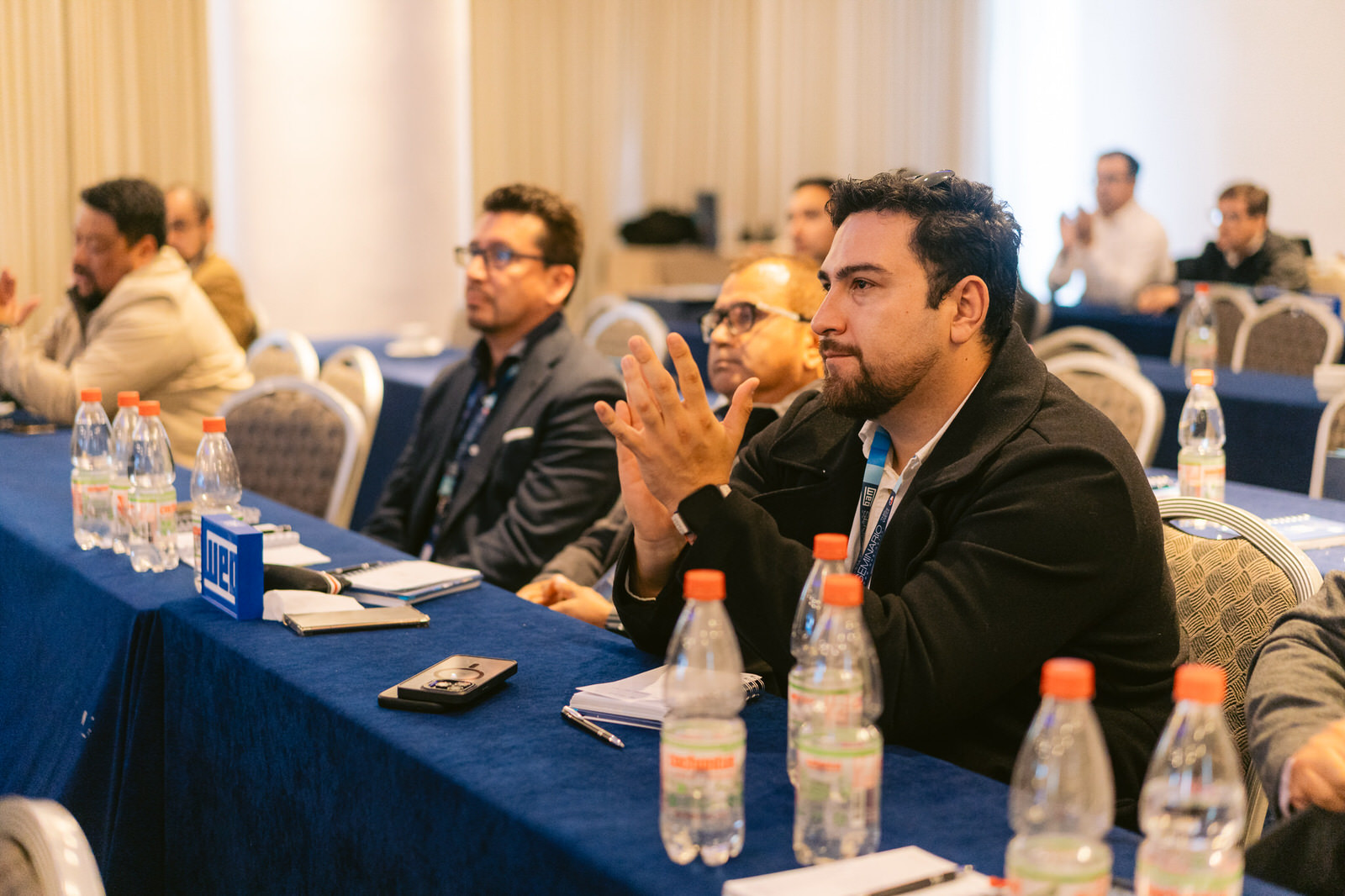 Asistentes en mesa Seminario WEG Antofagasta