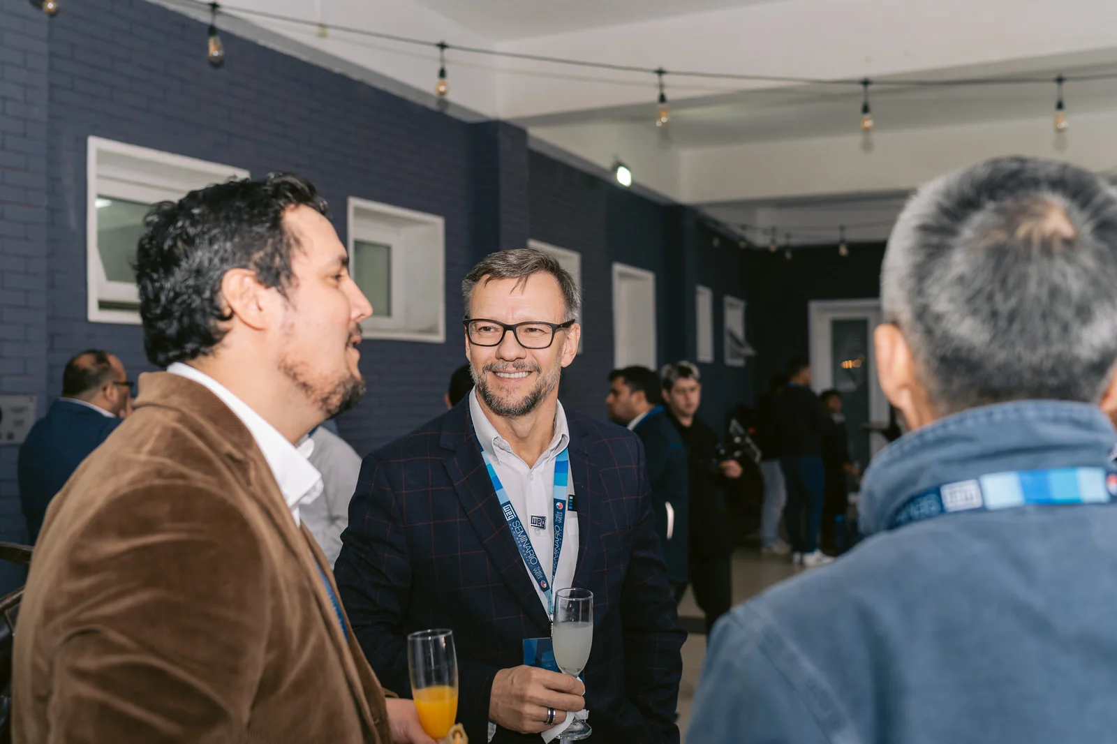 Networking dos personas Seminario WEG Antofagasta