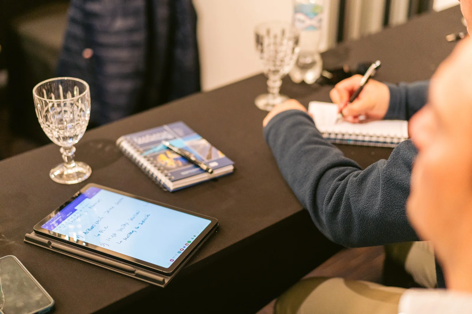 Detalle tablet apuntes Seminario WEG Concepción