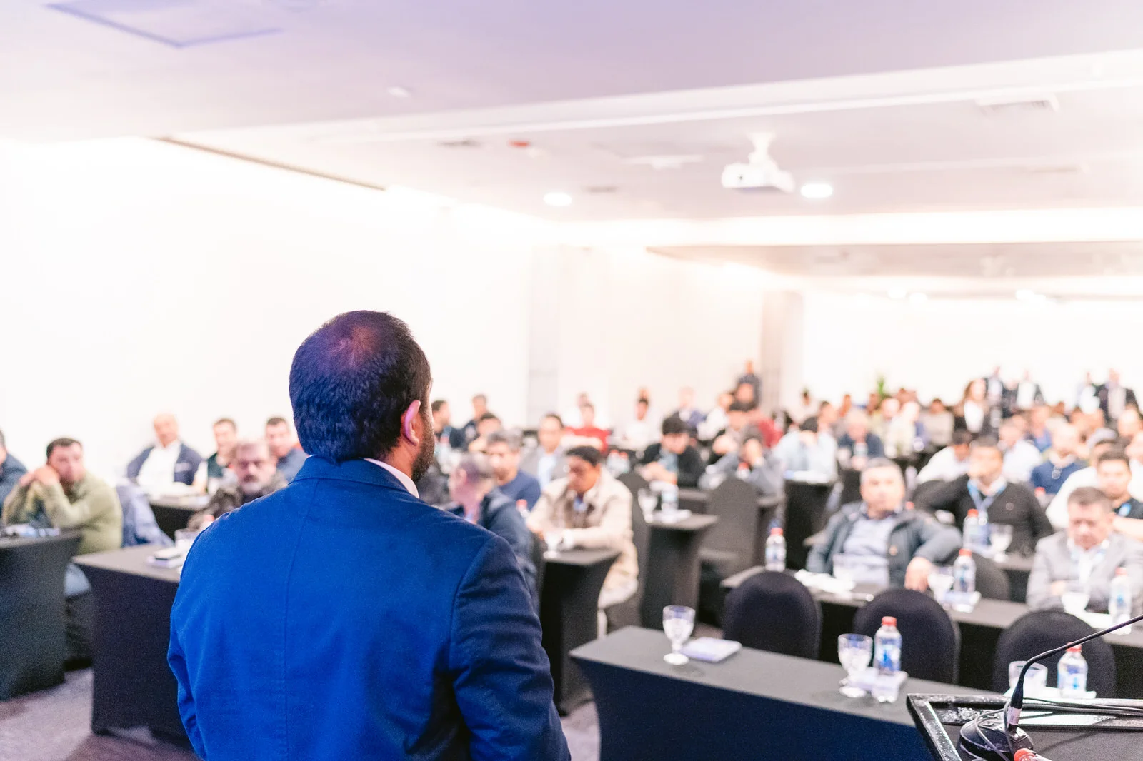 Sala llena vista general Seminario WEG Concepción