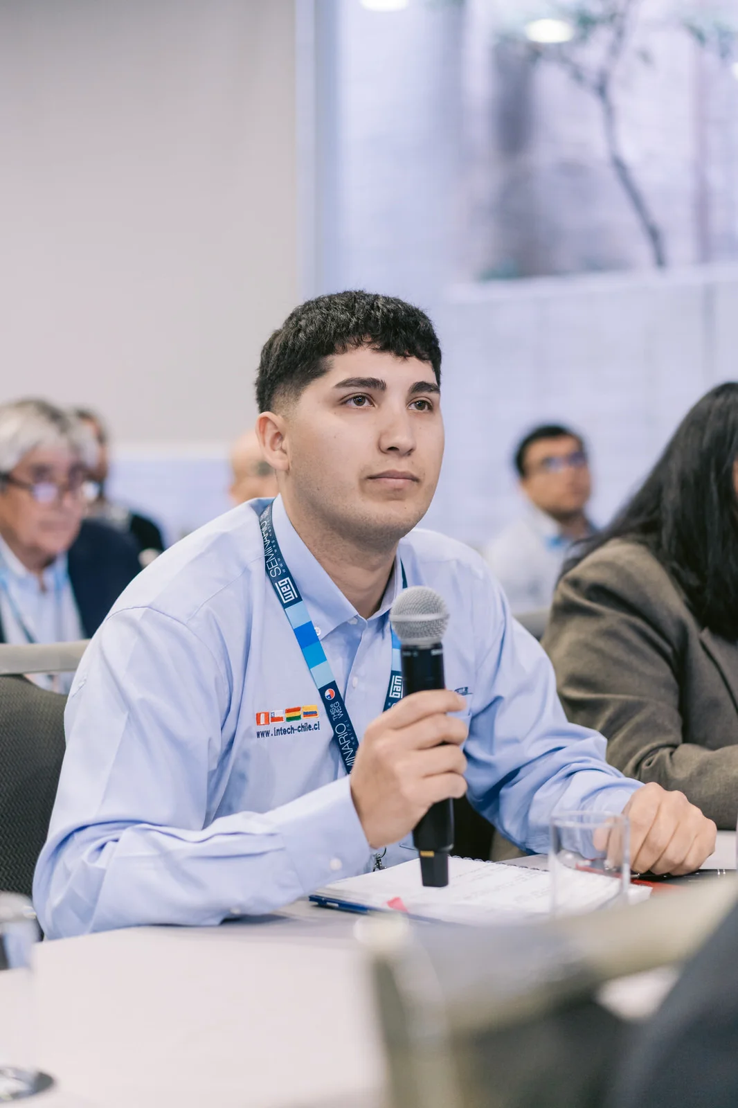 Asistente micrófono Seminario WEG Santiago