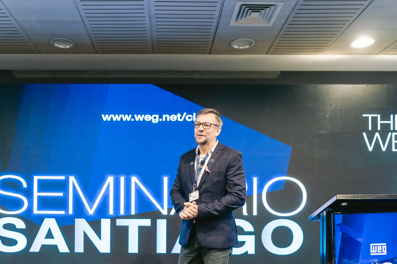 Ponente pantalla grande Seminario WEG Santiago