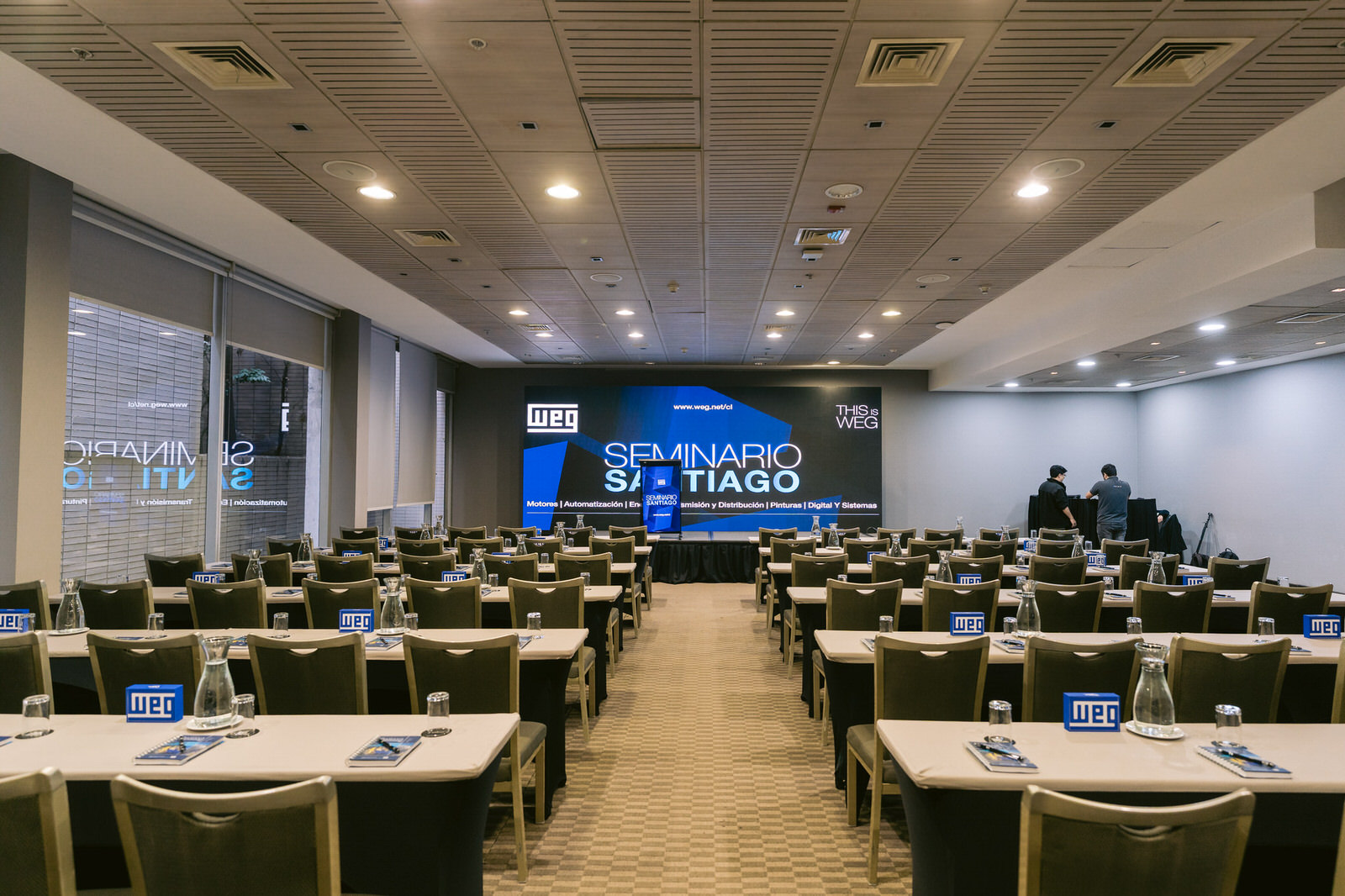 Salón vacío preparación Seminario WEG Santiago
